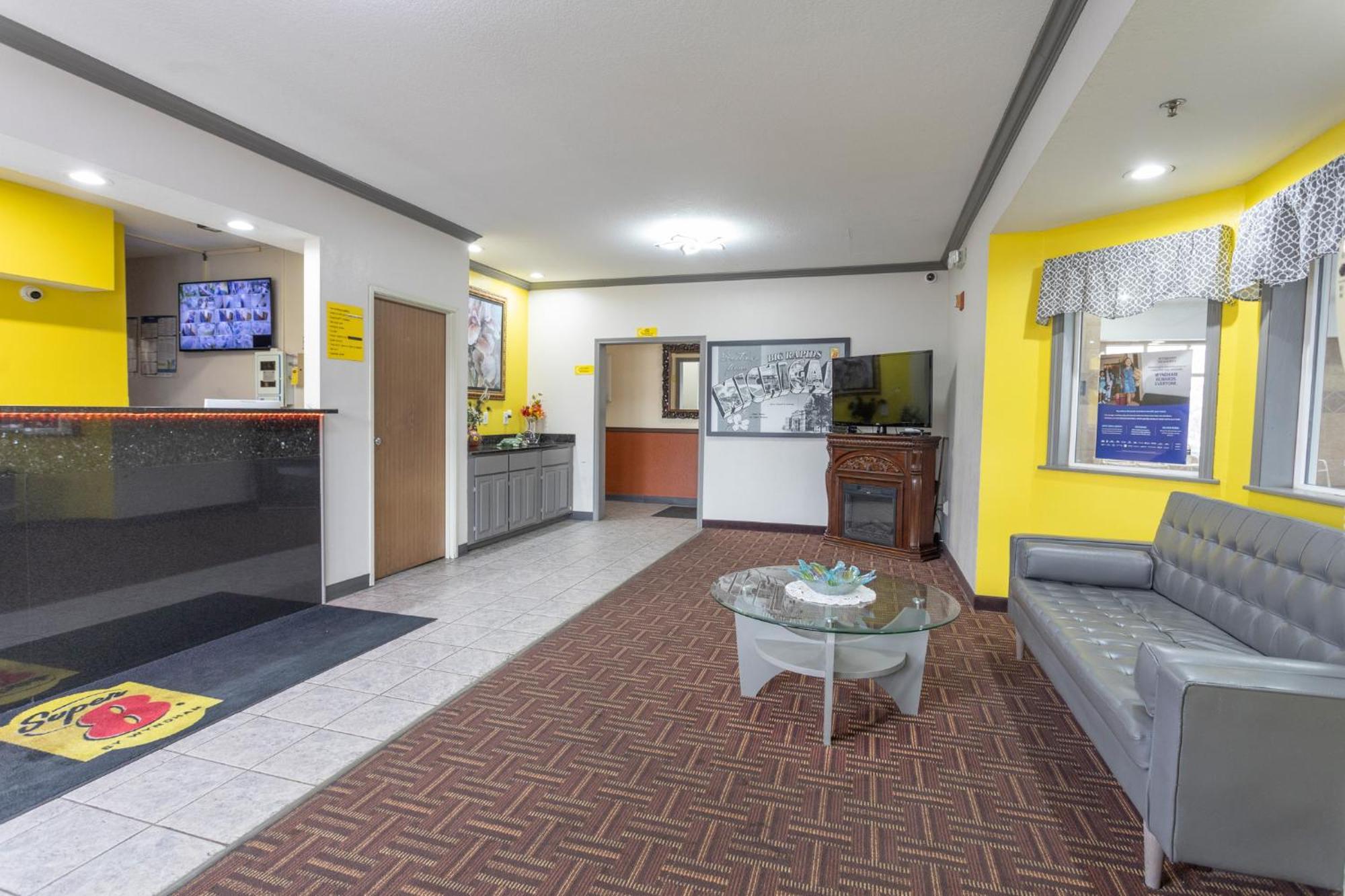 ซูเปอร์ 8 บาย วินด์แฮม บิ๊ก แรพิดส์ Motel บิกแรพิดส์ ภายนอก รูปภาพ