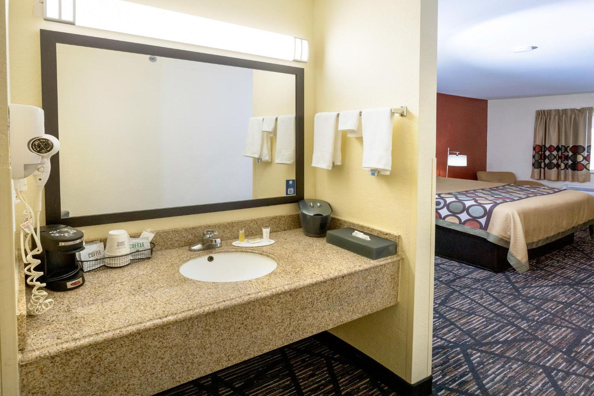 ซูเปอร์ 8 บาย วินด์แฮม บิ๊ก แรพิดส์ Motel บิกแรพิดส์ ภายนอก รูปภาพ