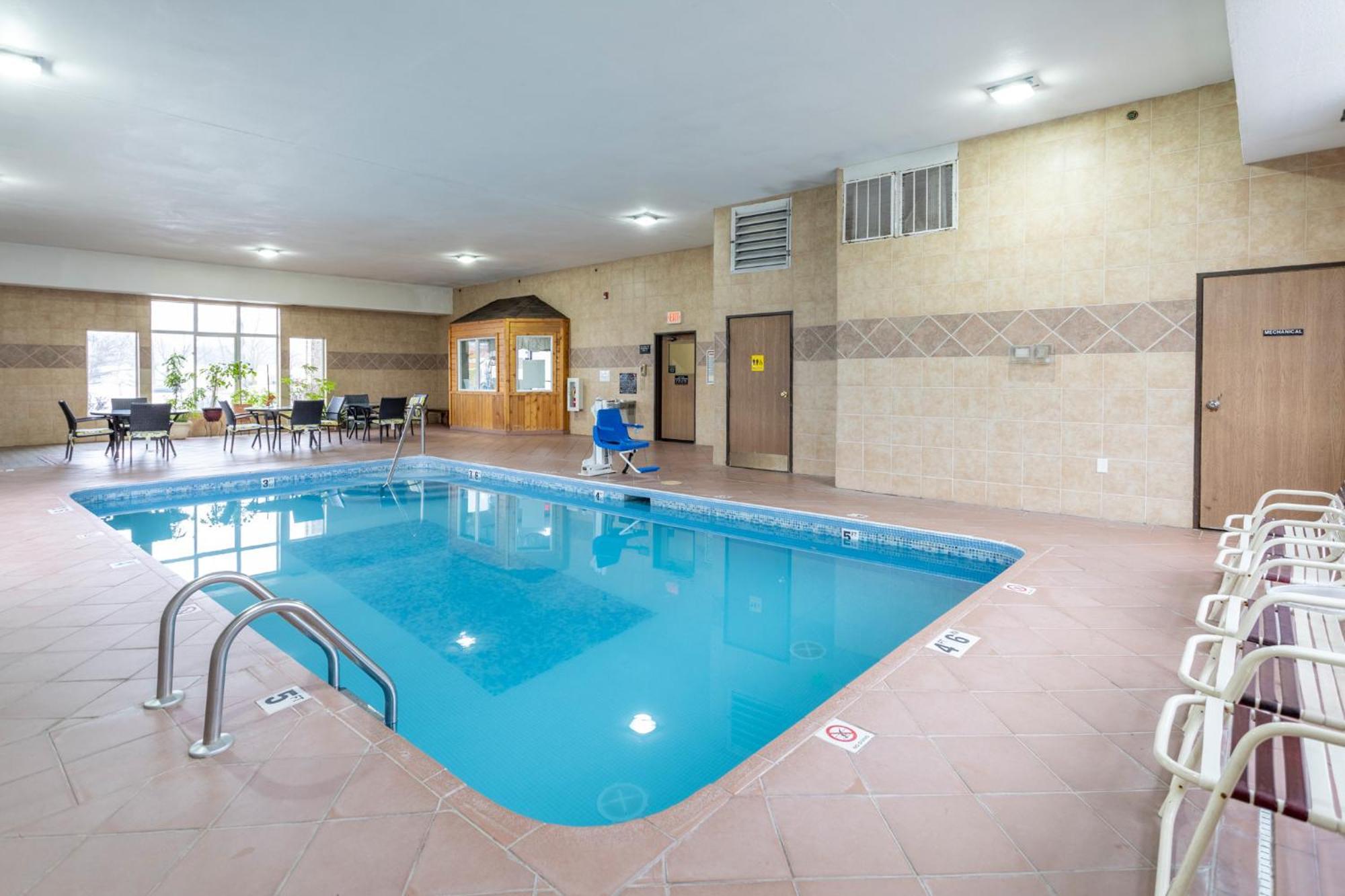 ซูเปอร์ 8 บาย วินด์แฮม บิ๊ก แรพิดส์ Motel บิกแรพิดส์ ภายนอก รูปภาพ