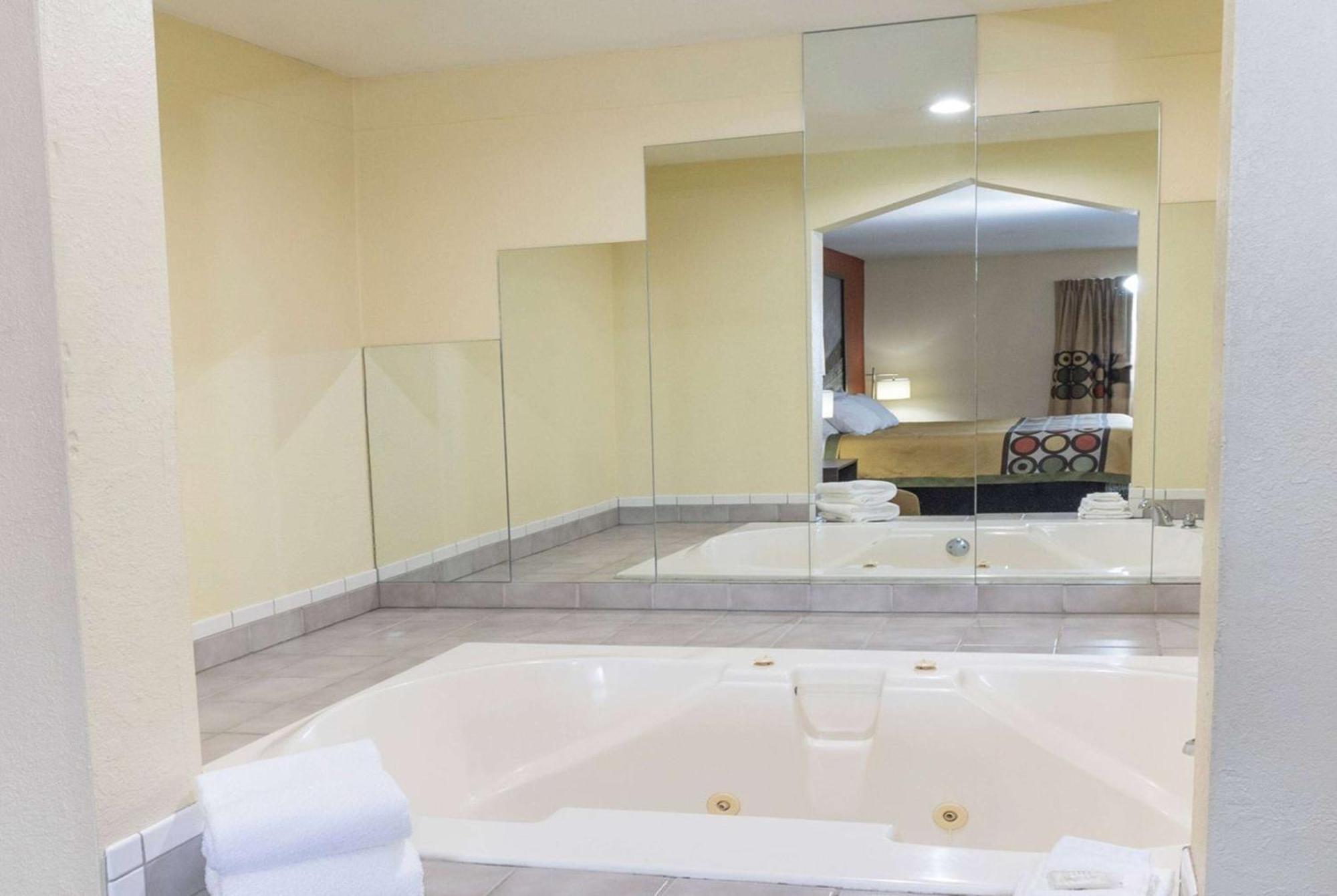 ซูเปอร์ 8 บาย วินด์แฮม บิ๊ก แรพิดส์ Motel บิกแรพิดส์ ภายนอก รูปภาพ